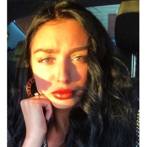 Meet your Posher, Olivia